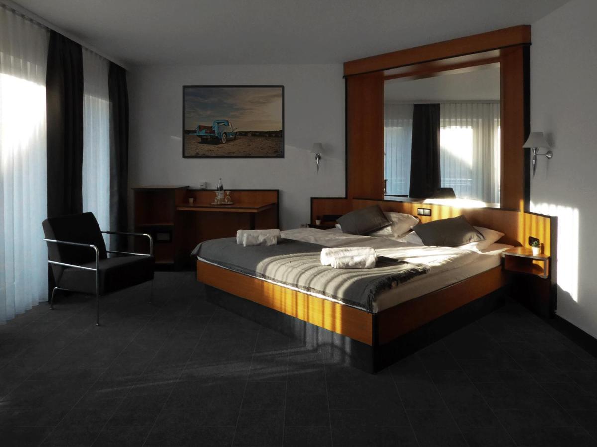 Hotel Am Malerwinkel Wertheim Exteriör bild
